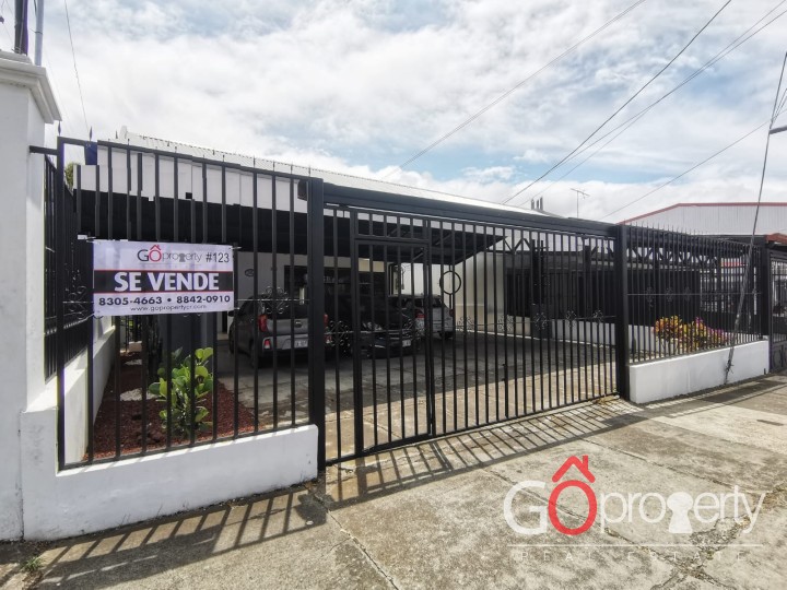 Precio Rebajado! Venta de Casa con uso de suelo mixto cerca del Club la Guaria.